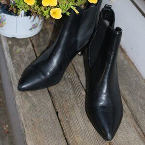 Sam Edelman Katt Black Leather Pointy Toe Kitten Heel Chelsea Bootie Sz 6.5